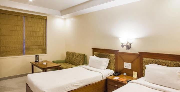 Hotel Grand International Райпур Экстерьер фото